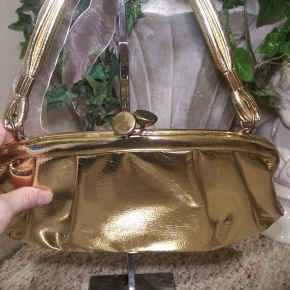 Vintage Shiny Gold Faux Patent Leather Top Handle Kiss Lock Lady Bag - Picture 2 of 5
